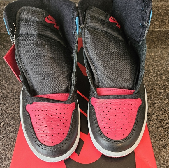 Air Jordan 1 Retro High NC to CHI Women's 7W flaw on midsole - Picture 5 of 12